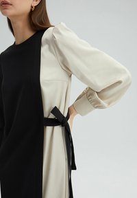Touché Privé CONTRAST COLORED - Vestido informal - black