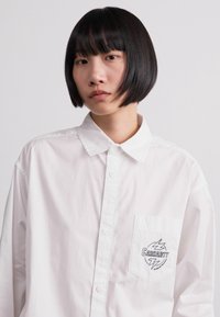 Carhartt WIP BLAZE - Blusa - white/black