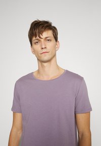 Lee SHAPED TEE - T-shirt básica - washed purple