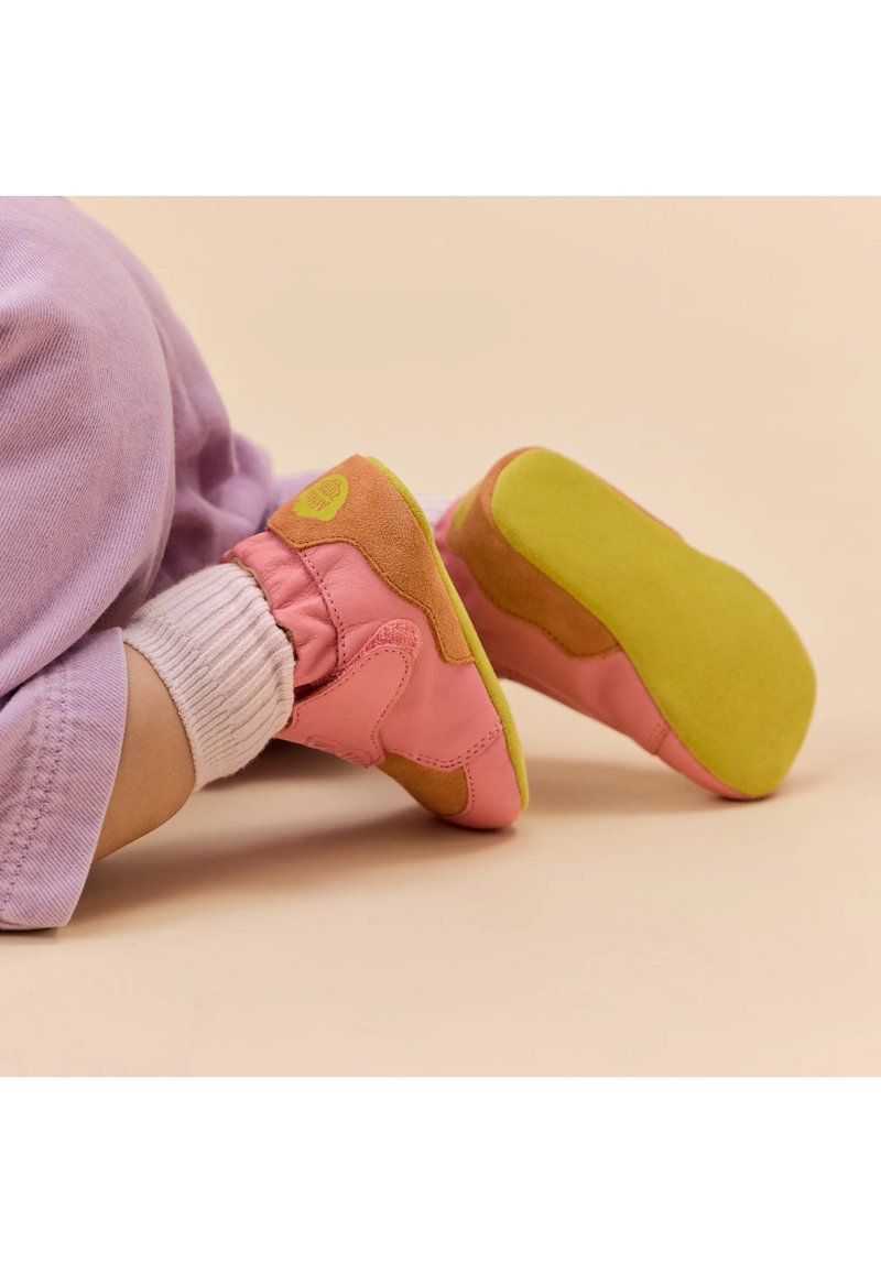 Affenzahn CRAWLY - Scarpe neonato - pink
