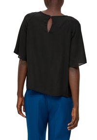 s.Oliver BLACK LABEL MET PLOOITJES - Blouse - schwarz