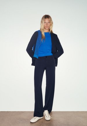 PULL&BEAR, PANTALÓN PINZAS - Trousers - dark-blue denim