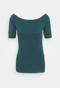 Mørk teal off-shoulder top med korte ærmer, lavet af blødt stof, med en tætsiddende form og en glat tekstur.