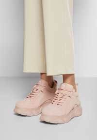 Buffalo CORIN - Sapatilhas - rose