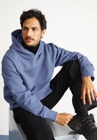 adidas Originals P ESS - Luvtröja - preloved ink