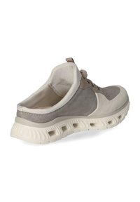 Leichtgewichtiger Sportschuh mit einem Obermaterial aus beige- und graufarbenem Wildleder, runder Zehenpartie, gepolsterter Schuhkragen und einer strukturierten weißen Sohle mit Ausschnitten.