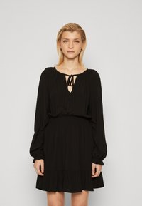 GAP - SMOCK WAIST DRESS - Dnevna obleka - black Miniaturna slika 1