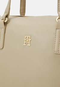 Tommy Hilfiger POPPY PLUS SMALL - Handtasche - merino