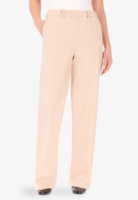 Pantaloni beige a gamba larga realizzati in un tessuto morbido, con un davanti piatto, due tasche laterali e una vestibilità rilassata, adatti per un abbigliamento casual o formale.