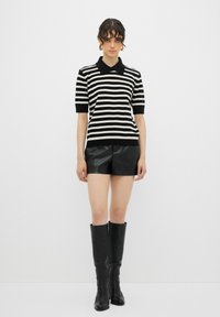 adL Printtipaita - striped black