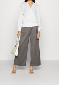 BOSS Gilet - white