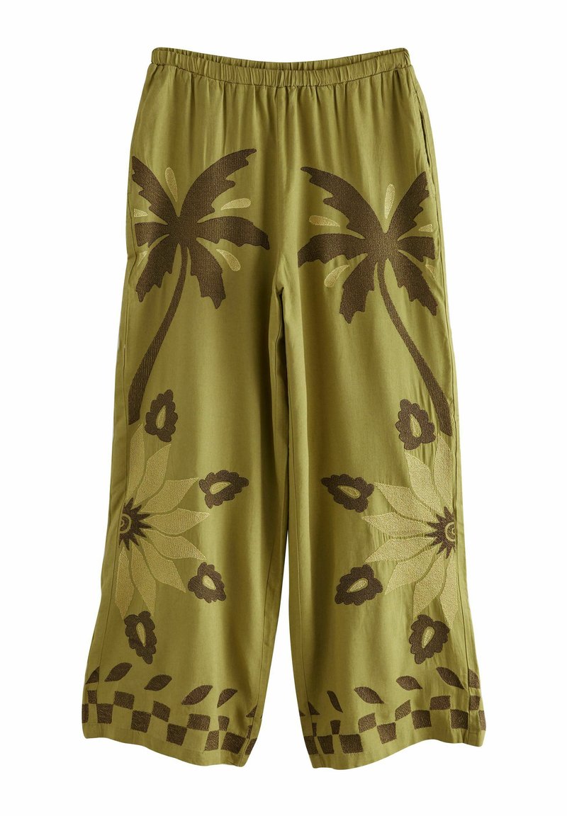 Olijfgroene wijde broek met bruine palmbomen en bloemenprints. Elastaanband en een dambordpatroon aan de onderkant. Zachte stoftextuur.