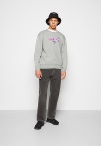 Levi's® GRAPHIC CREW - Camisola - mottled grey