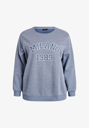 Grå sweatshirt med långa ärmar, rund halsringning och ribbade manschetter. Framsidan har "MILANO 1989" i kontrasterande vita och blå bokstäver.