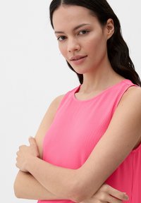 s.Oliver MIT PLISSEEFALTEN - Sukienka z dżerseju