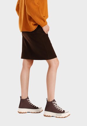 Queen Helena, XZ005 - Zapatillas altas - marrone