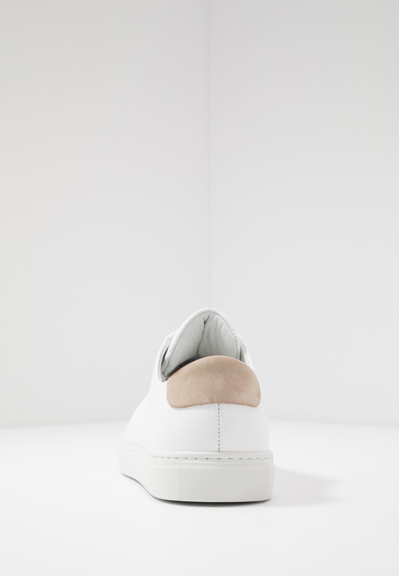 Filippa K MORGAN Joggesko white Zalando.no Filippa K MORGAN Joggesko navy Zalando.no