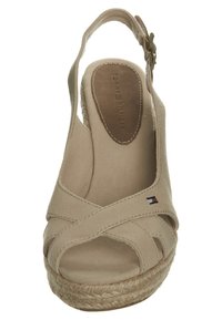 sandales compensées tommy