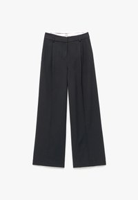 Zwarte high-waisted wijde broek met lichte verticale biesjes, riemlussen en voorplooien, plat gelegd op een witte achtergrond.
