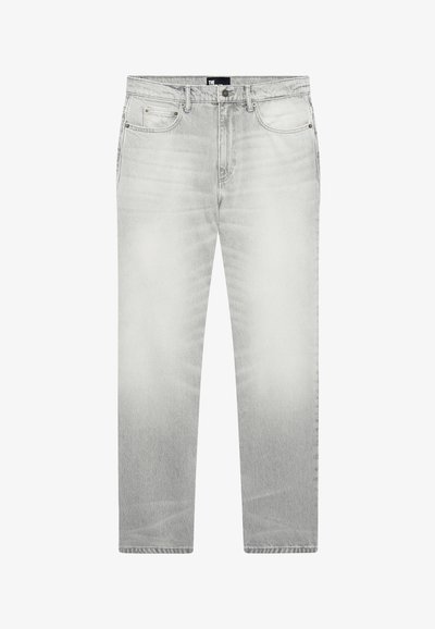 Jeans in denim grigio chiaro sbiadito con bottone anteriore, zip e design a cinque tasche, mostrati piatti su sfondo bianco.