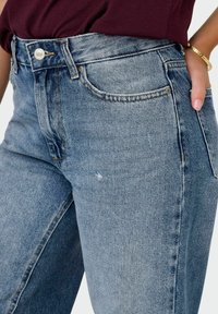 ONLY ONLELLA MITTLERE TAILLE  - Traperice opuštenog kroja - medium blue denim
