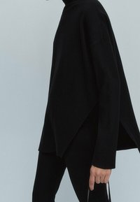Massimo Dutti Strickpullover - black
