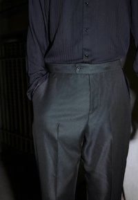 Next REGULAR FIT - EDIT TAPE DETAIL TUXEDO  - Chino - black