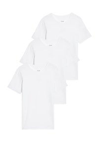 Witte katoenen T-shirts met korte mouwen en een ronde hals, weergegeven in een stapel van drie, met een gladde textuur en een eenvoudig ontwerp.