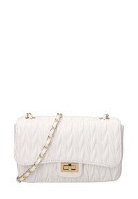 Borsa a spalla in pelle bianca trapuntata con catena dorata e chiusura a scatto rettangolare sul flap anteriore.