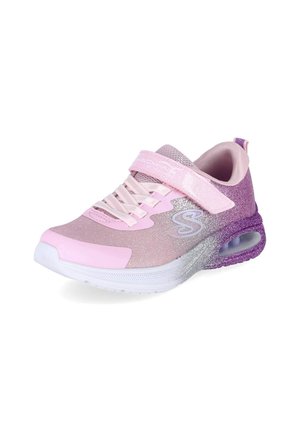 Zapatilla infantil en degradado rosa y púrpura con purpurina, cordones delanteros y tira de velcro sobre fondo blanco.