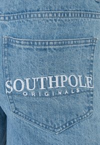 Southpole SPRAY  - Sirgete säärtega teksad - midblue washed
