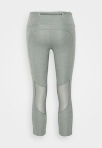 Grå atletiske capri leggings med mesh-paneler på sidene, sømløs livlinje og en glidelåslomme bak for oppbevaring.