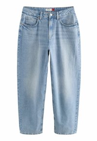Jean en denim bleu clair avec une coupe décontractée, jambes droites, poches avant et une taille avec une étiquette. La texture est légèrement délavée.