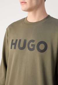 HUGO DEM - Melegítőfelső - dark beige