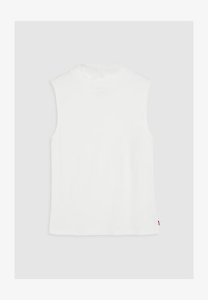 Balta bez piedurknēm augstuma kakla blūze, izgatavota no mīkstas auduma, ar taisnu apakšmalu un mazu sarkanu logo uzlīmi sānos.