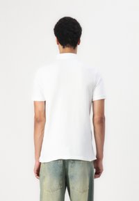Abercrombie & Fitch 5-Pack Textured Icon Don't Sweat It Polos - Poloskjorter - white/rock ridge/sedona sage/heather grey/black