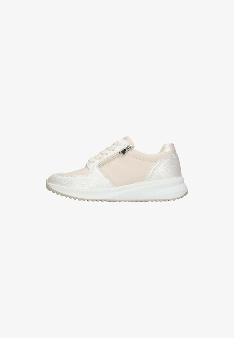 Sneaker aus einer Kombination von strukturiertem weißen Leder und glattem Stoff, mit einem hellrosa Akzent, Schnürverschluss und seitlichem Reißverschluss.