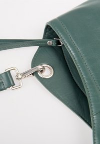 Aunts & Uncles BRAMBLE - Schoudertas - dark jade