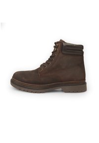 Stivaletto alla caviglia in suede marrone con accenti in pelle liscia, punta rotonda, chiusura con lacci, colletto imbottito e suola in gomma testurizzata con grip.