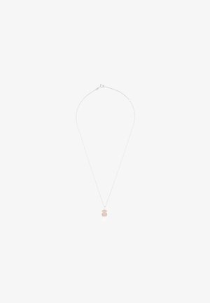 Silberne Kettenhalskette mit einem rosa Gummibär-Anhänger, der eine glatte Oberfläche und ein einfaches Design aufweist. Mit einem Verschluss verstellbare Länge.