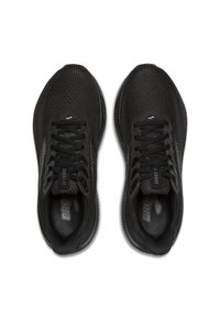 Schwarze Sportschuhe mit einem Obermaterial aus Netz, flexibler Sohle und runder Zehenpartie. Mit schwarzen Schnürsenkeln und Branding auf der Zunge sowie der Innensohle.