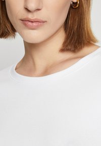 GAP Základné tričko - fresh white