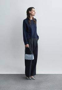 MICHAEL Michael Kors JET SET POUCHETTE - Käekott - chambray