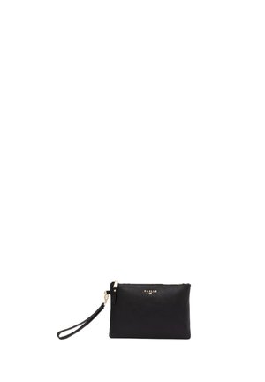 Bolso de mano negro con cremallera dorada y pequeño texto de logo dorado en la parte delantera, con una correa en bucle desmontable.