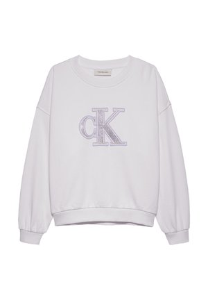 Biała bluza z długim rękawem, z prążkowanymi mankietami i dołem, z dużym fakturowanym logo "cK" w jasnym fioletowym kolorze na środku przodu.