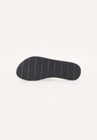Thumbnail Image 5