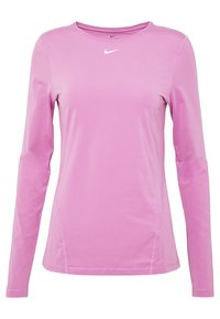 Tričko s dlouhým rukávem odvádějící vlhkost ve světle růžové barvě, s kulatým výstřihem a malým bílým logem Nike na hrudi. Hladká textura, přiléhavý střih.