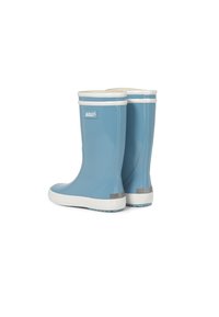 Bottes de pluie en caoutchouc bleu avec semelles blanches, dotées d'une finition lisse, d'un haut retroussé et d'un accent gris près du talon. Logo de la marque affiché.