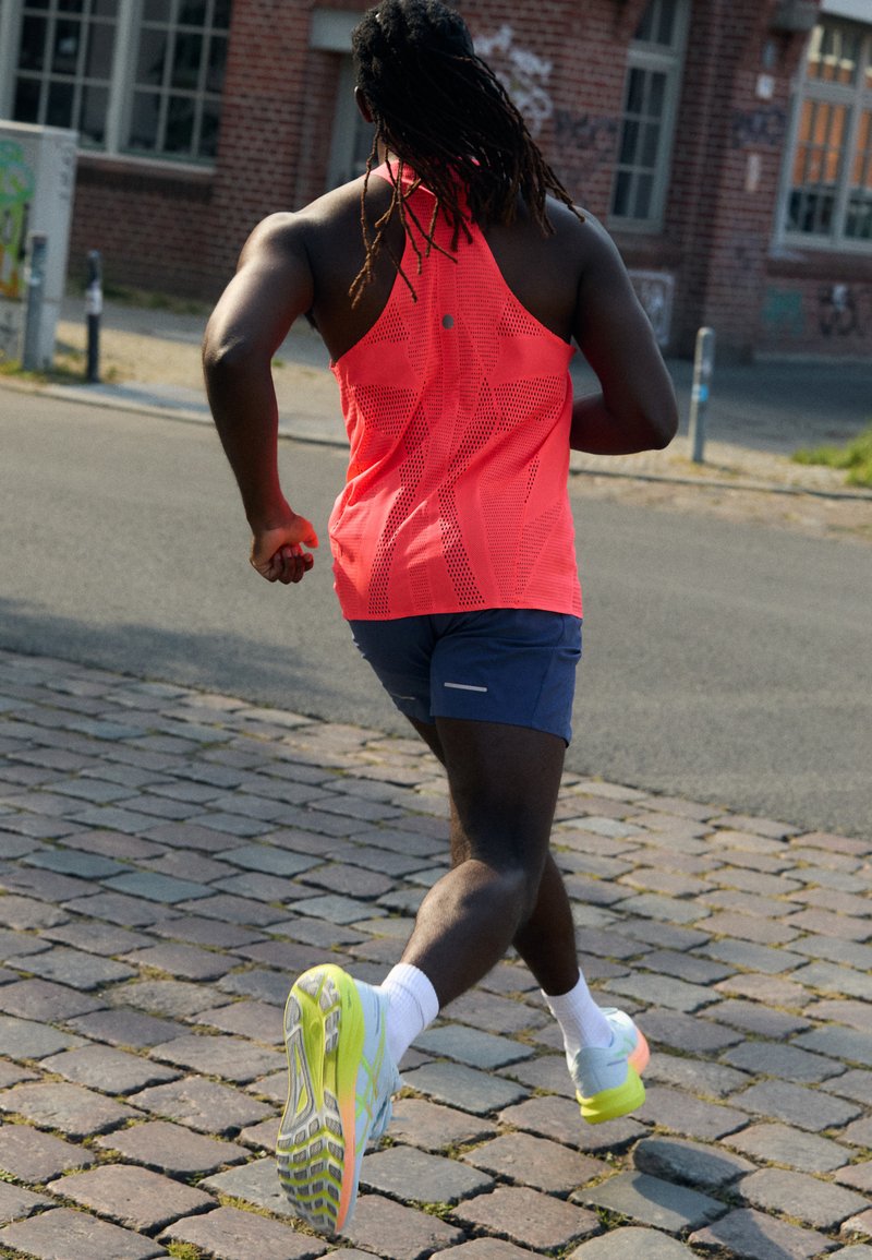 ASICS GT-1000 13 PARIS - Road running shoes - cool grey/safety  