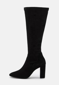 Bottes noires montantes jusqu'aux genoux en daim doux avec un bout pointu et un talon bloc. Texture lisse avec des détails de coutures minimales.